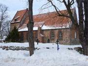 Vor dem groen Schnee: Die Dorfkirche im Ostseebad Koserow.