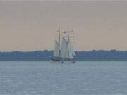 Segelschiff: Das Achterwasser in der Nhe von Pudagla im Hinterland der Insel Usedom.