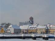 Blick von der Schlossinsel auf die Altstadt von Wolgast: Schneefall ber Ostvorpommern.
