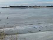 Eis auf dem Achterwasser: Im Hintergrund das Loddiner Hft.
