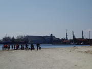 Sandstrand am Hafen: Swinemnde auf Usedom.