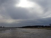 Dunkle Wolken ber dem Peenestrom: Hafeneinfahrt von Freest.