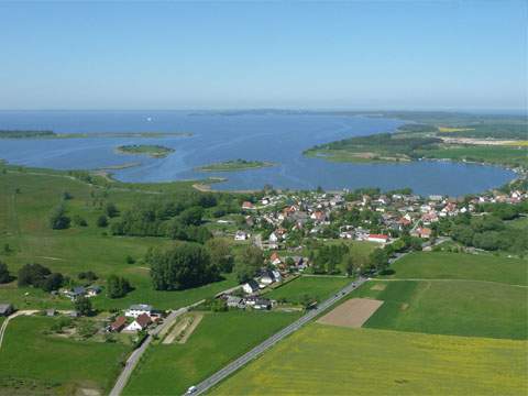 Usedomer Hinterland: Das Achterwasser bei Neppermin, die Insel Bmke und Werder.