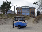 Fischerboot und Bdervilla: Strandzugang in Heringsdorf.