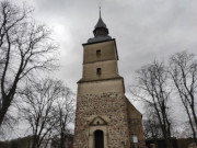 Kirchturm und kahle Bume: Dorfkirche zu Benz auf Usedom.
